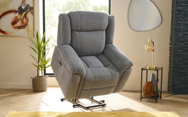Elland Lift & Rise Chair VAT Exempt - poltronesofà at ScS