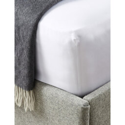 The White Company Savoy Cotton Fitted Sheet - thumbnail 1
