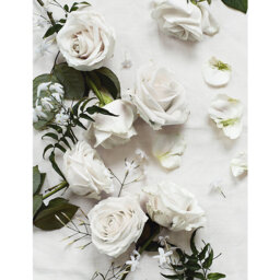The White Company Flowers Signature Candle 140g - thumbnail 2