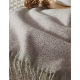 The White Company Fringe-Trim Lightweight Recycled Cashmere-Blend Throw - thumbnail 2