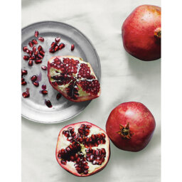 The White Company Pomegranate Large Candle 770g - thumbnail 2