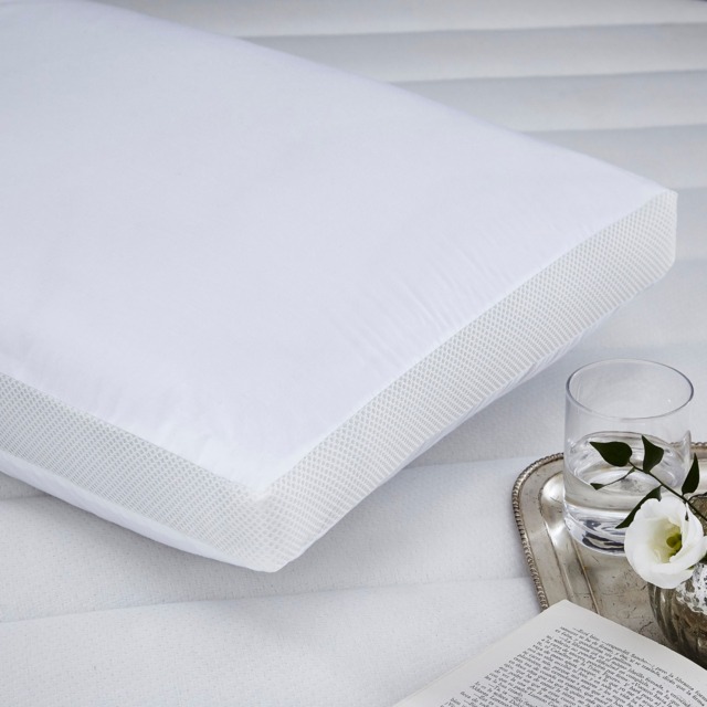 Silentnight Latex Core Pillow - Medium
