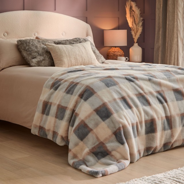 Silentnight Snugsie Faux Fur Throw - Natural Check