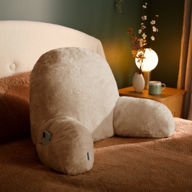 Silentnight Teddy Boucle Usb Heated Cuddle Cushion - Natural