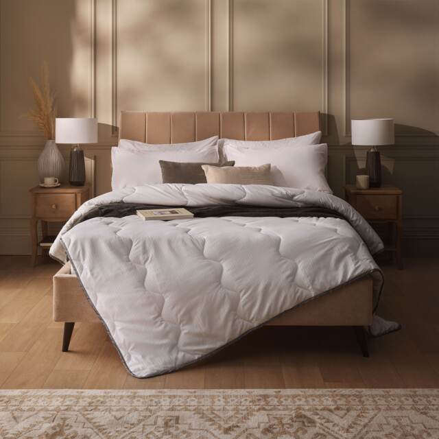 Sleepeezee Hotel Luxe 10.5 Tog Duvet - image 1