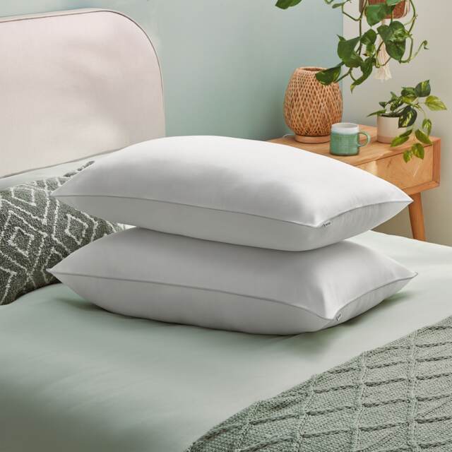 Silentnight Premium Overlocked Anti-Allergy Pillow Pair - image 1