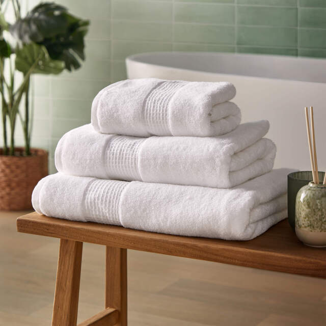 Silentnight Luxury Cotton Towels - White - image 1