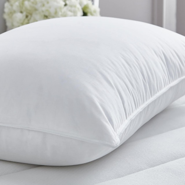 Silentnight 70% Down 30% Duck Feather Pillow