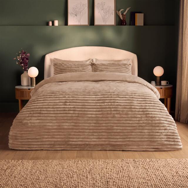 Silentnight Ribbed Faux Fur Duvet Set - image 1