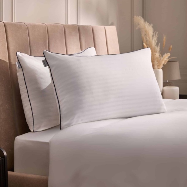 Silentnight Luxury Hotel Collection Pillow Pair - image 1