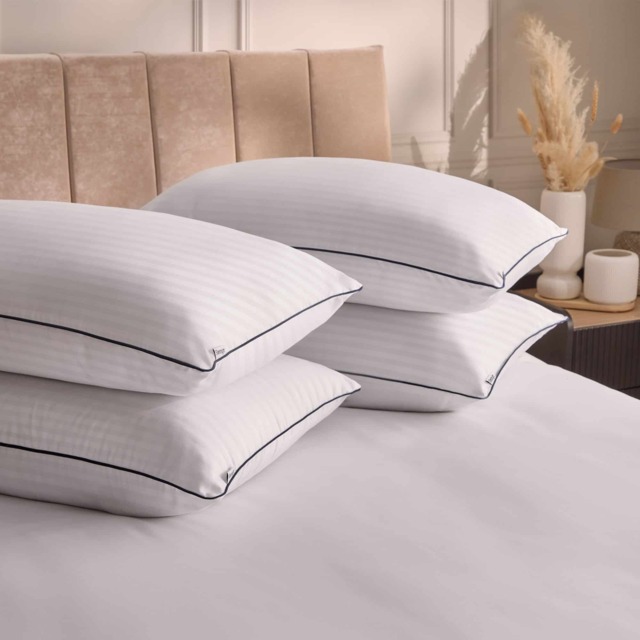 Silentnight Hotel Collection Piped Pillow - 4 Pack - image 1