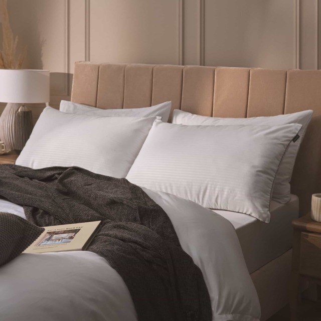 Sleepeezee Hotel Luxe Pillow Pair - image 1