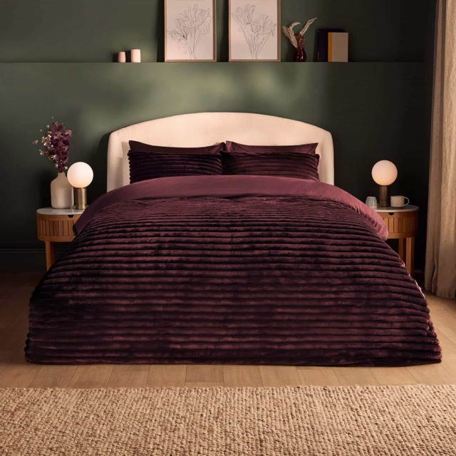 Silentnight Ribbed Faux Fur Duvet Set - image 1