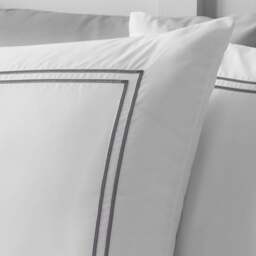 Catherine Lansfield So Soft Mono Satin Stich White Duvet Set - So Soft Mono Satin Stich White Duvet Set SuperKing - thumbnail 3