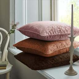 William Morris At Home Strawberry Thief Cushion Tea Rose - Strawberry Thief Cushion Tea Rose 50CM - thumbnail 2