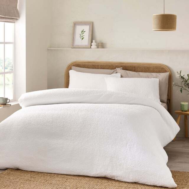 Catherine Lansfield Crinkle Seersucker White Duvet Set - Crinkle Seersucker White Duvet Set Super King - image 1