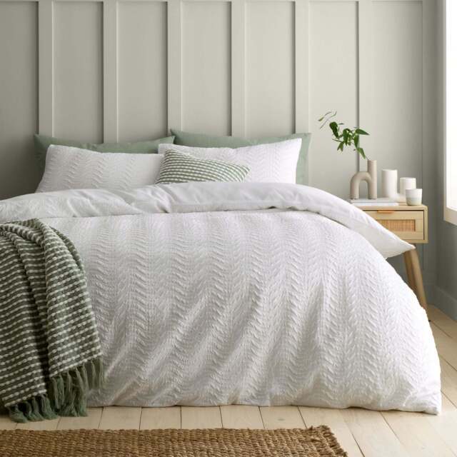 Catherine Lansfield Heatset Wave White Duvet Set - DISC Heatset Wave White Duvet Set Single - image 1