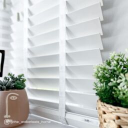 Premier Taped Grained Bright White Wooden Blind - thumbnail 2