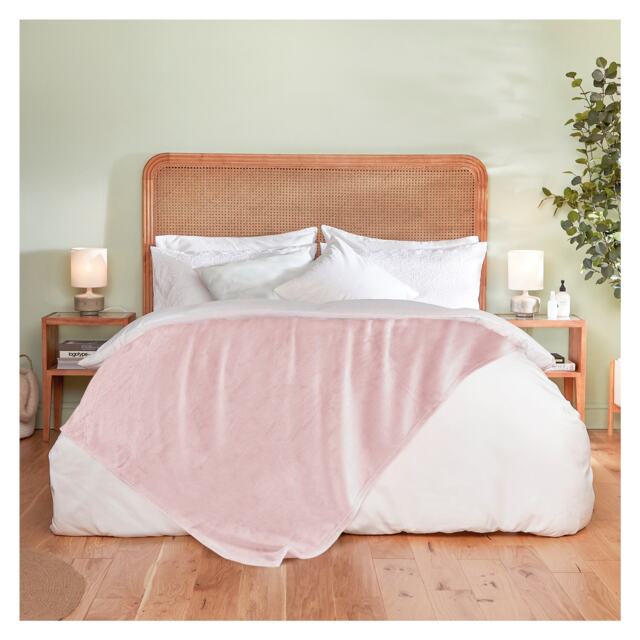 Silentnight Supersoft Pink Fleece Throw