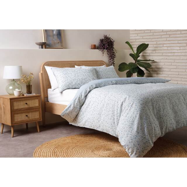 F&F Home Blue Silhouette Floral Duvet Set King