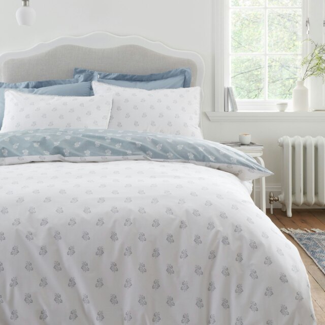 Bianca Esme Floral 200 Thread Count Cotton Reversible Duvet Cover Set White / Blue Blue White / Blue King