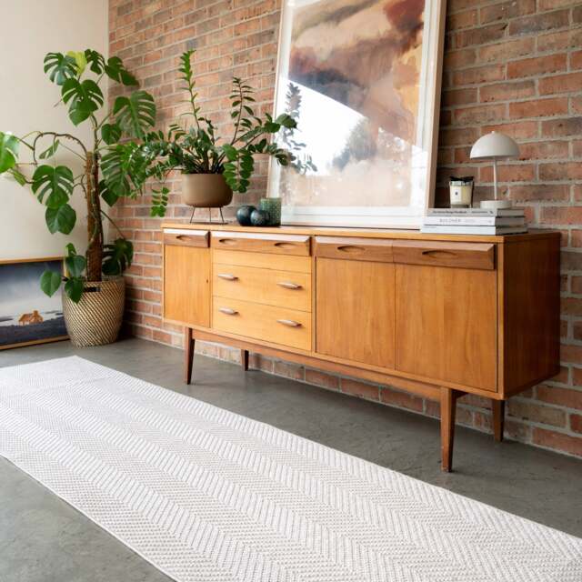 KUKOON Kate Washable Textured Chevron Rug – Bobbled Beige Cosy Living Room Mat 60cm x 240cm