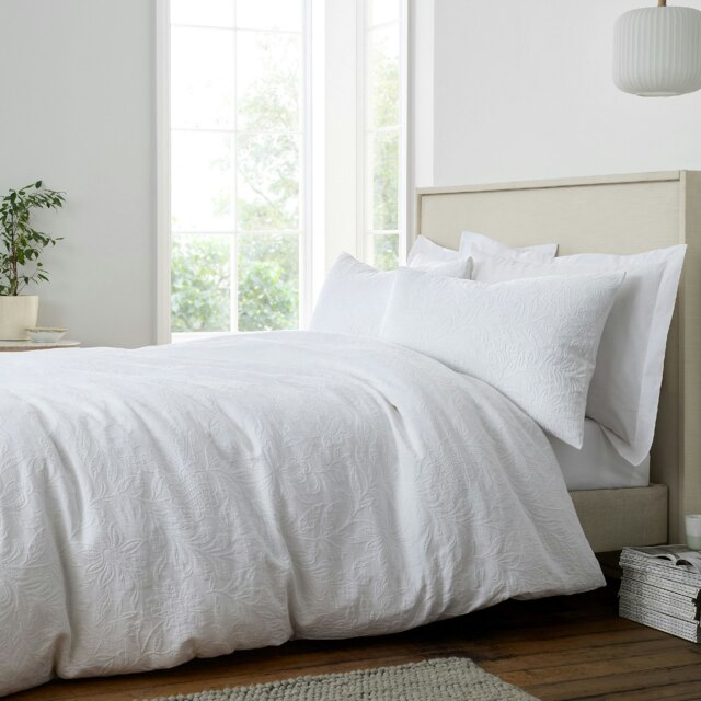 Bianca Fleur Matelassé Jacquard 200 Thread Count Cotton Duvet Cover Set White White Double