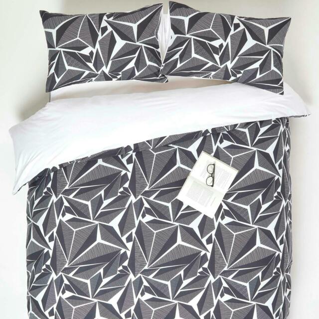 Homescapes Monochrome Digitally Printed Cotton Duvet Cover Set - Single Black Single