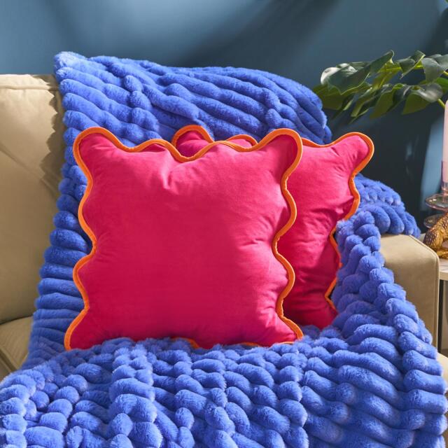 OHS 2 x Scallop Edge Matte Velvet Cushion Covers Home Decor Pink