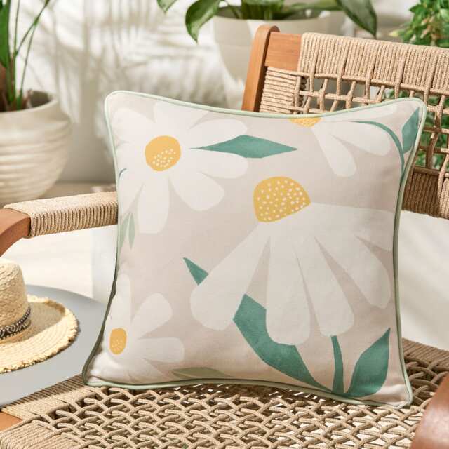 Fusion Daisy Filled Cushion Natural