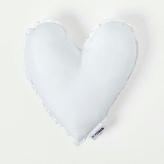 "Homescapes Luxury Super Microfibre Heart Shaped Cushion Pad Insert Inner 40 cm (16 inches) White Approx. 40 cm (16"") long"