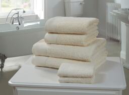 Chatsworth 600gsm Pure Cotton Towels Soft & Absorbent Cream Cream Face cloth 1