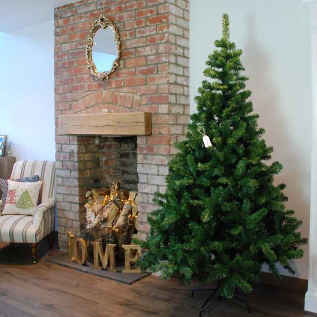 7ft (210cm) Samuel Alexander Luxury Green Christmas Tree 770 Tips 137cm Wide Green Green