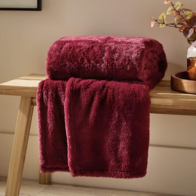 Furn Kallu Double-Sided Faux-Fur Throw Red Berry 1