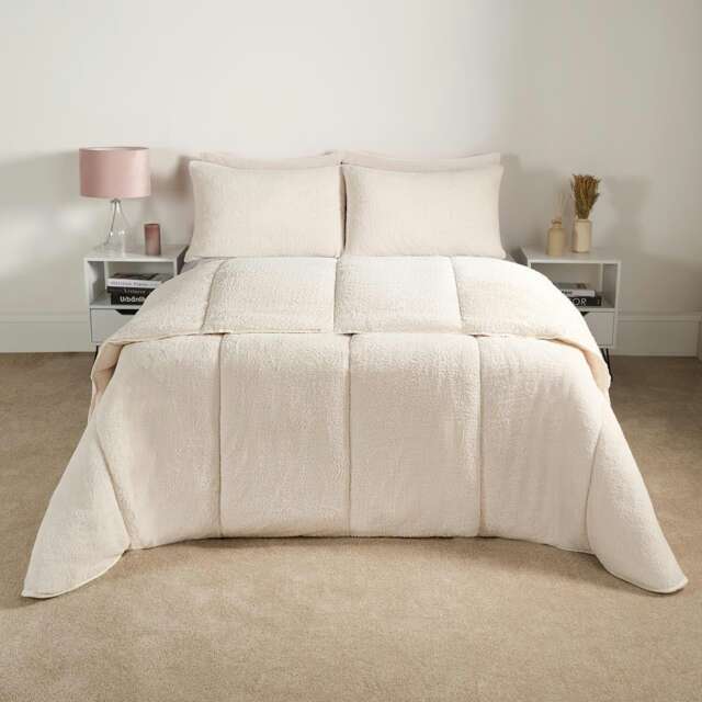 OHS Soft Teddy Fleece Coverless 10.5 Tog Duvet And Pillowcase Bedding Set, Double - Cream