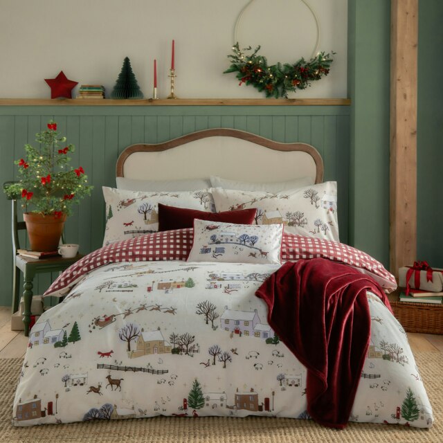 furn. Cotswolds Christmas Printed Reversible Double Duvet Set Cream Double 1