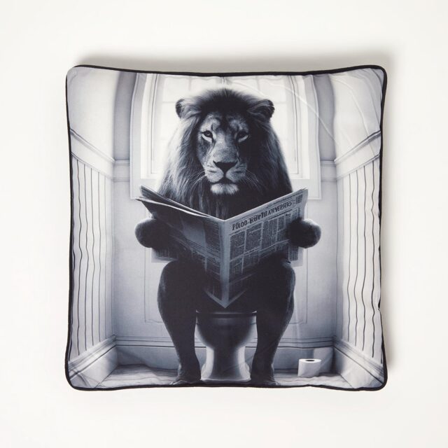 Homescapes Lion Toilet Cushion - 45 x 45 cm