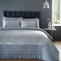 Antibes Chevron Waves Blue Quilted Throwover Bed Throw Blanket 200 x 230cm Blue