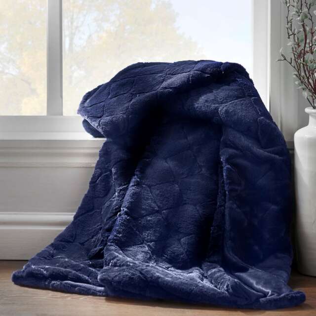 Catherine Lansfield Cosy Diamond Faux Fur Soft Blanket Throw Blue Navy Blue