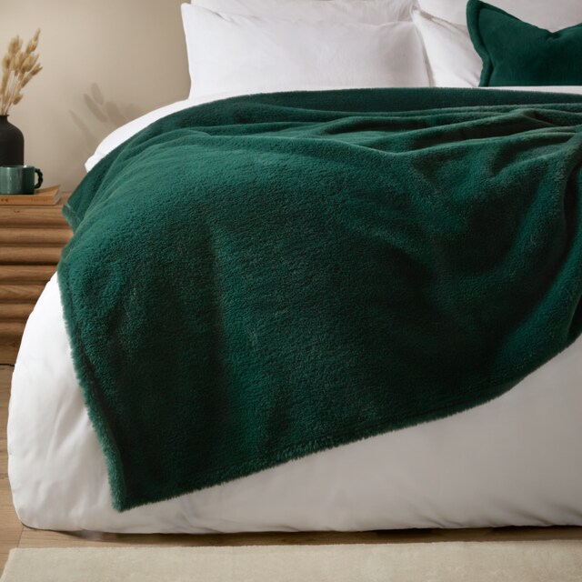 Furn Kallu Double-Sided Faux-Fur Throw Green Needle Green 1