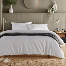 Monaco Seersucker Duvet Set in White - King White White King