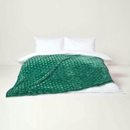 Homescapes Emerald Green Geometric Triangle Velvet Throw - 160 x 200 cm