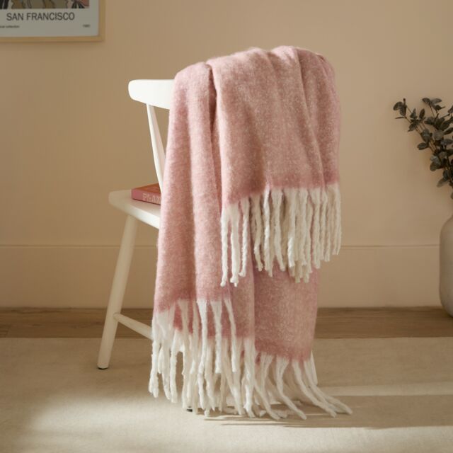 Furn Cozy Woven Tasselled Throw Pink Pink 1