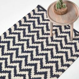 Homescapes Casablanca Handwoven Zig Zag Pattern Dark Blue and White Cotton Kilim Rug - 90 x 150 cm Blue Dark Blue and White