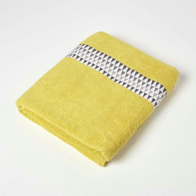 Homescapes Geometric Cotton Bath Sheet - Ochre Yellow