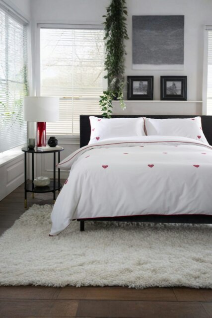 Filigree Hearts Duvet Cover Set – White & Red Cotton with Elegant Embroidery White Single