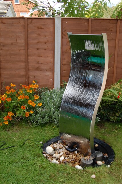 Double Sided Curved Stainless Steel Water Wall With Reservoir 130cm