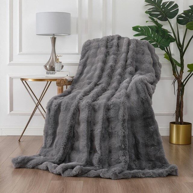 Luxury 3D Fur Polyester Blanket Soft & Cosy (150x200cm) Grey M 1