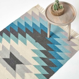 Homescapes Helsinki Handwoven Geometric Blue Grey and Cream Kilim Wool Rug - 120 x 170 cm Blue Blue, green, grey and cream