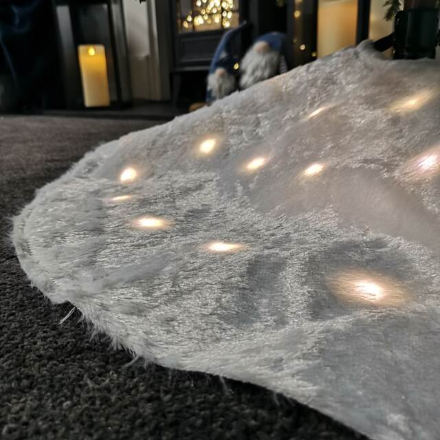 90cm USB Powered LED White Fur Fabric Christmas Tree Skirt